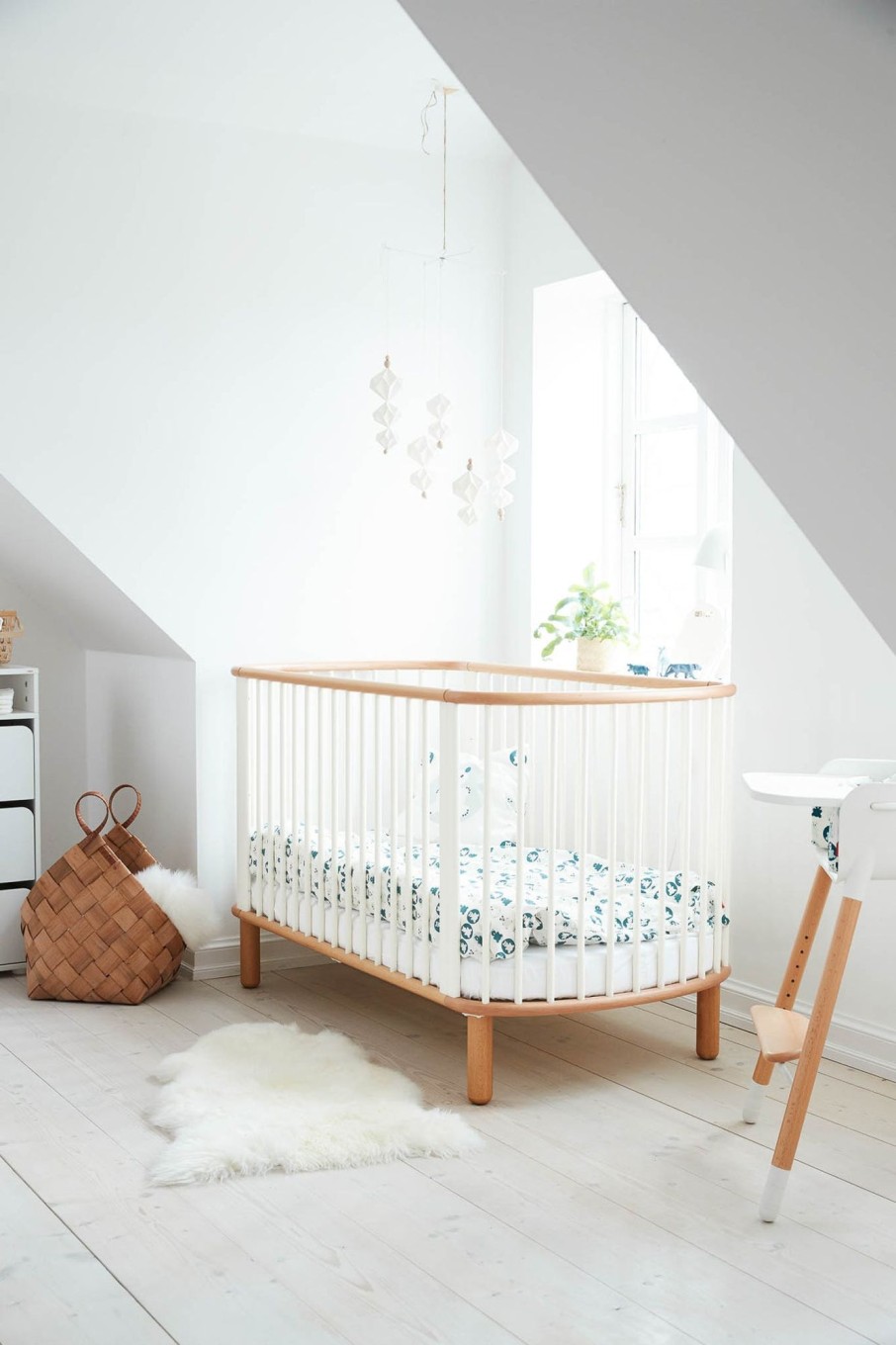 Wholesale FLEXA Babybed White/Clear Lacquer Beech