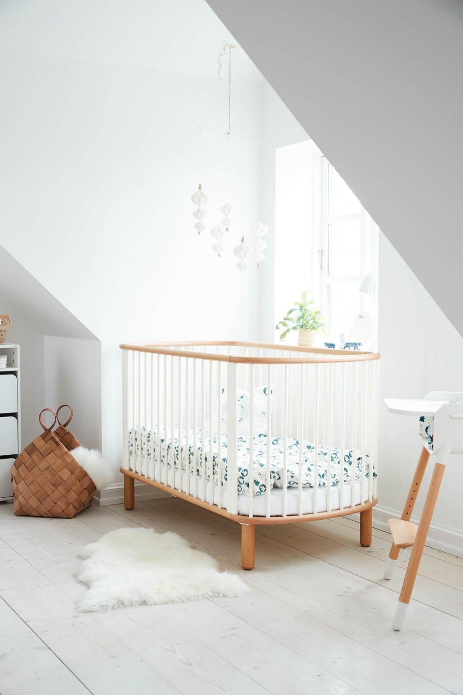 New FLEXA Babybed White/Clear Lacquer Beech